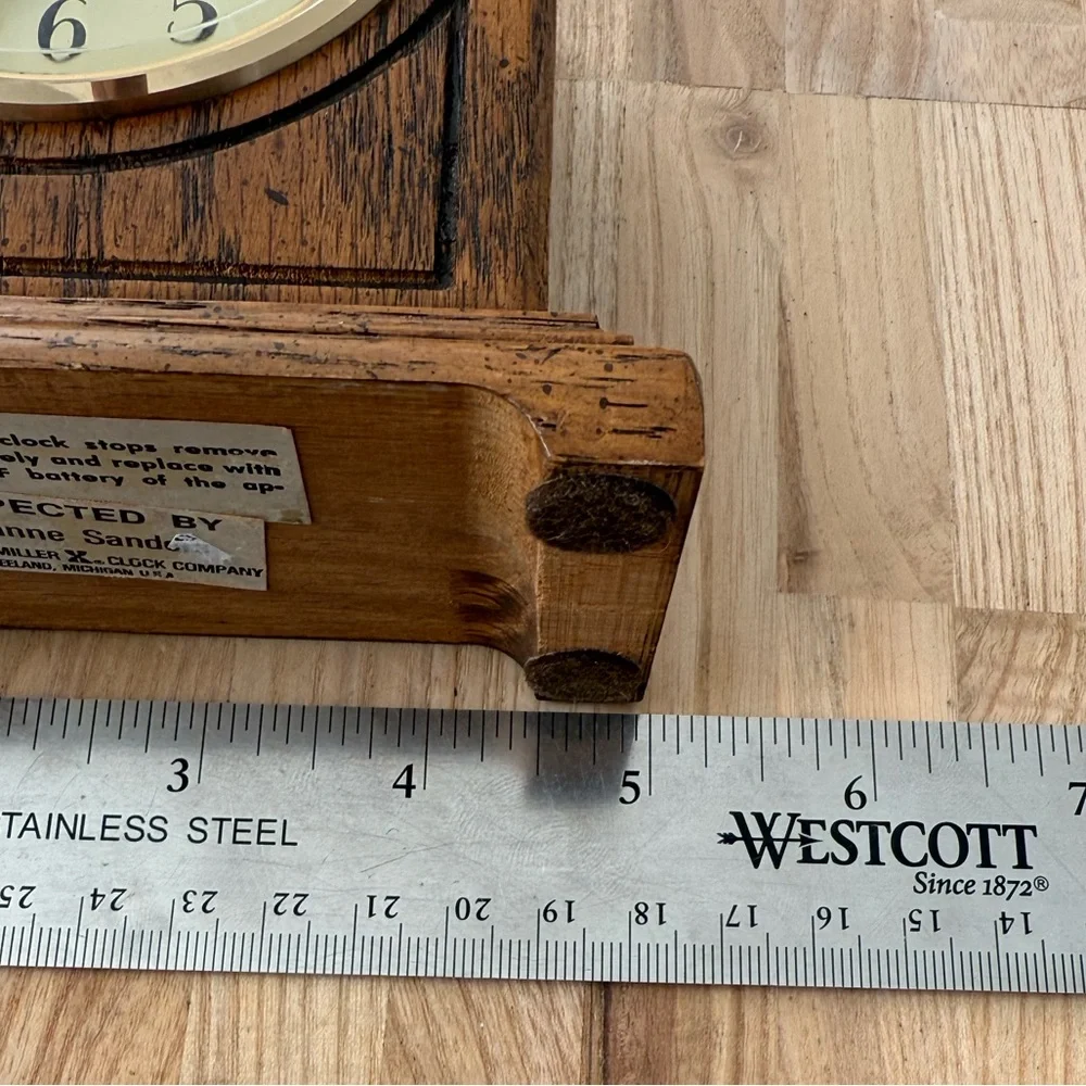 Howard Miller Rare Vintage Oak Wood Mantle Quartz Clock
